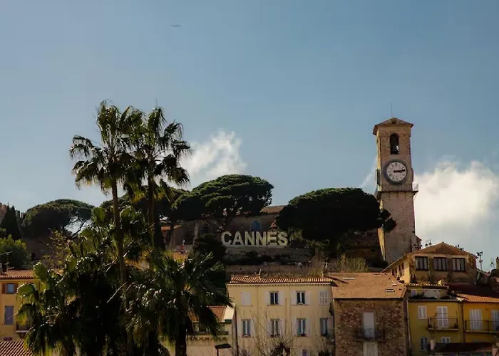 Deux Pieces Au Suquet * Cannes